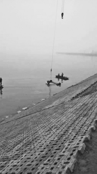 三門(mén)峽黃河邊玩車(chē)震車(chē)掉黃河里系謠傳 三門(mén)峽黃河邊玩車(chē)震車(chē)掉黃河里系謠傳