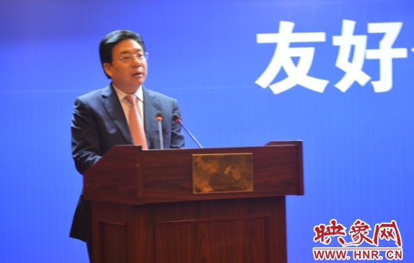 市委副書記、市長李柳身出席簽約儀式并講話