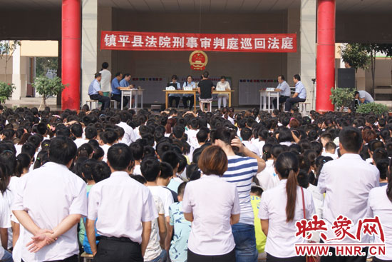 巡回開庭現(xiàn)場(chǎng) 巡回開庭現(xiàn)場(chǎng)