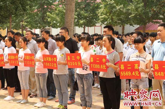 經(jīng)過(guò)一周的廣泛宣傳動(dòng)員，全縣教育系統(tǒng)共捐款174113元。