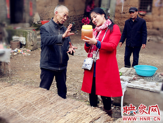 甜蜜的事業(yè)帶來(lái)煩惱 磙子營(yíng)鄉(xiāng)2000公斤蜂蜜難銷(xiāo) 甜蜜的事業(yè)帶來(lái)煩惱 磙子營(yíng)鄉(xiāng)2000公斤蜂蜜難銷(xiāo)