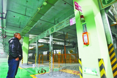 翰林世家小區(qū)的地下車庫，一層改造成兩層，可多停放50輛車。