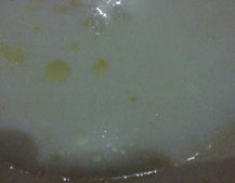 大興區(qū)趙女士購(gòu)買(mǎi)的三元特品鮮牛奶出現(xiàn)絮狀物