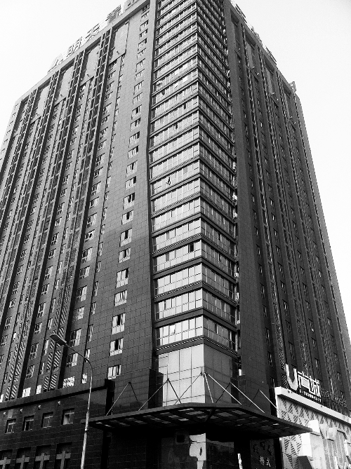 記者按照公開地址在鄭州一處寫字樓尋找一家軟件公司，一無所獲。