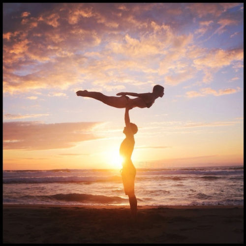 斯諾登女友公布的照片之一,說(shuō)明為“(?^.^)?” 斯諾登女友公布的照片之一,說(shuō)明為“(?^.^)?”