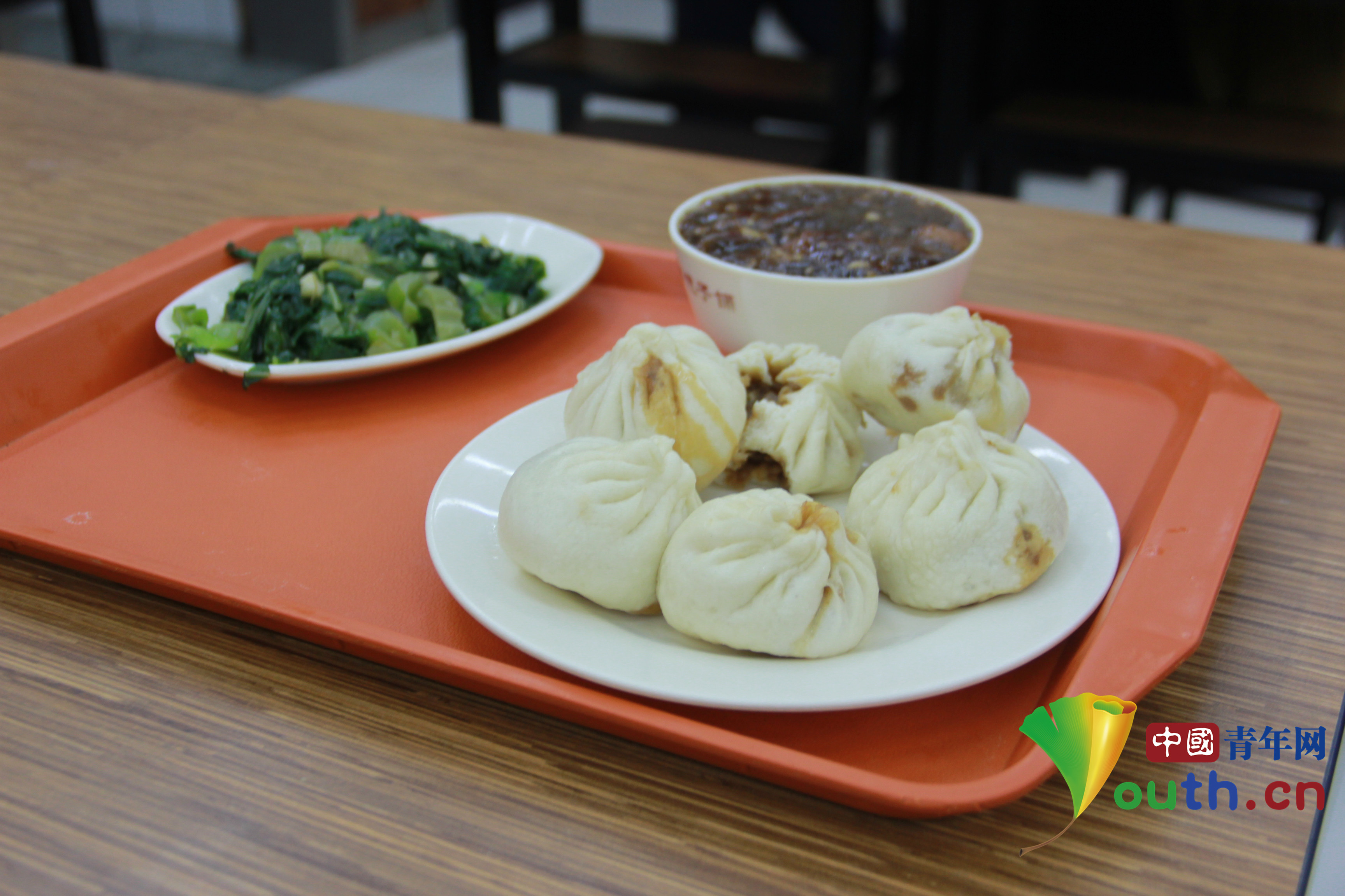 習(xí)近平周末現(xiàn)身包子鋪 排隊(duì)購(gòu)買(mǎi)平易近人 習(xí)近平周末現(xiàn)身包子鋪 排隊(duì)購(gòu)買(mǎi)平易近人