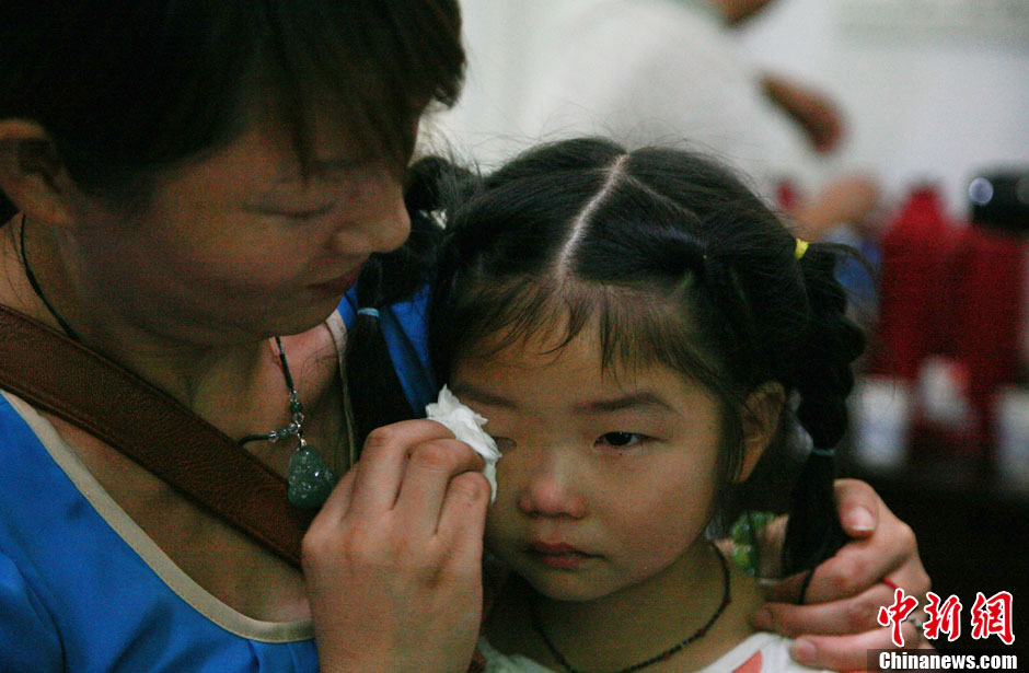 浙江江山韓亞空難親歷學生與國內(nèi)家長進行視頻對話 中新社發(fā) 李晨韻/攝 浙江江山韓亞空難親歷學生與國內(nèi)家長進行視頻對話 中新社發(fā) 李晨韻/攝