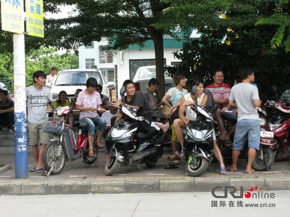 2013年07月10日，廣西壯族自治區(qū)北海市，依然有很多外地人聽(tīng)信謠言不肯離去。圖片來(lái)源：飛影/CF