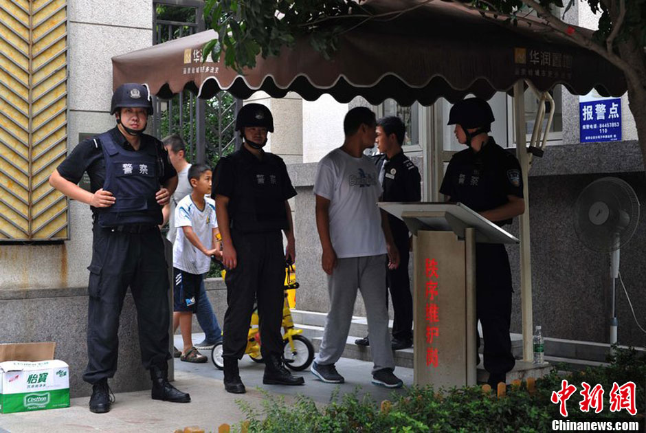 7月31日，成都成華區(qū)二十四城小區(qū)發(fā)生警匪槍戰(zhàn)。