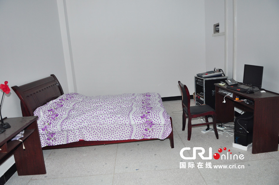 2013年10月21日，長(zhǎng)沙云蓋村欠債千萬(wàn)新建的豪華村部樓。