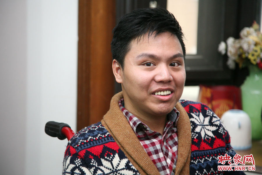 練完歌后，海龍害羞的朝著記者笑了下，說自己發(fā)揮的不好。