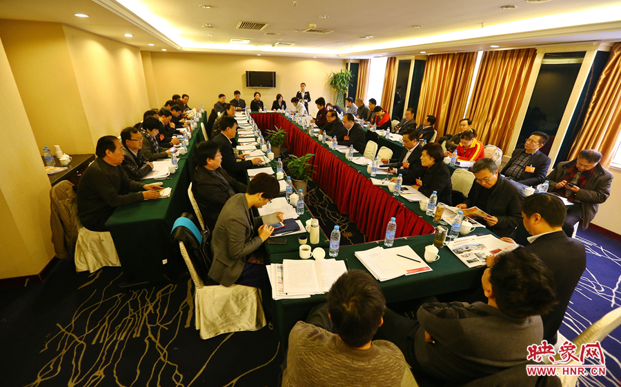 1月15日上午，政協(xié)委員小組會(huì)議，社科、體育、新聞出版組討論現(xiàn)場(chǎng)