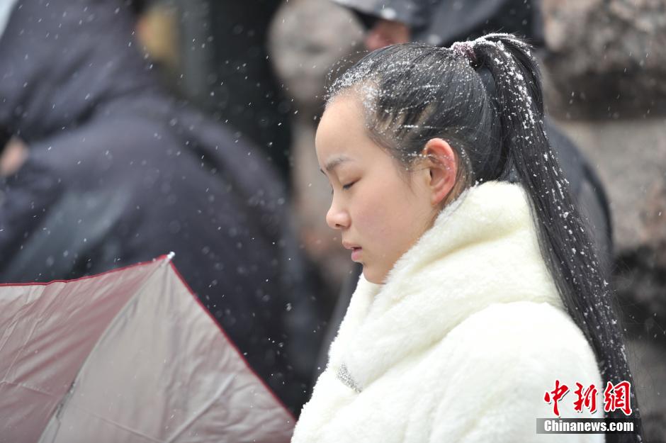 中央戲劇學院開考 帥哥靚女冒雪趕考 中央戲劇學院開考 帥哥靚女冒雪趕考