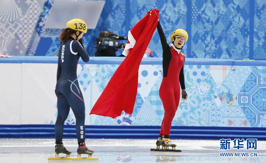 2月13日，中國選手李堅柔（右）在比賽后慶祝。