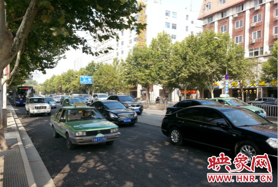 “無車日”仍有許多私家車主選擇開車上路。