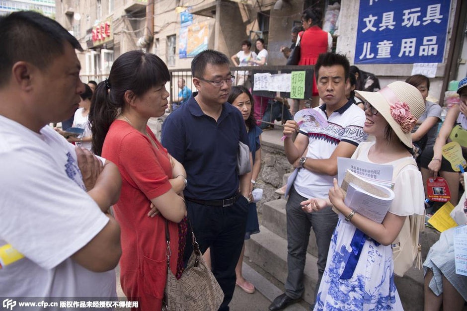 高考狀元中考考點賣筆記 每套百元家長爭買 高考狀元中考考點賣筆記 每套百元家長爭買