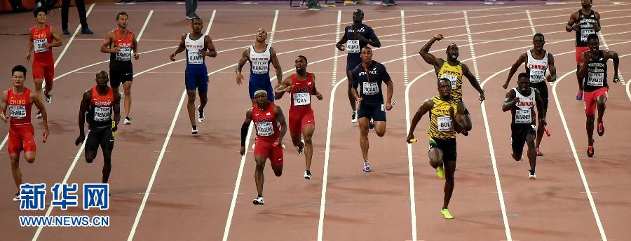 牙買加隊選手博爾特（前排右）在比賽中。