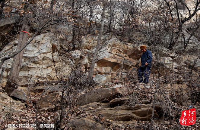 出家人打架，少見;出家人打架還用嘴咬，更是稀罕。嵩山后山一處人跡罕至的半山腰，就住著這樣一位奇葩的出家道士。