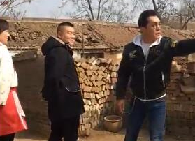 岳云鵬攜李詠回濮陽老家錄節(jié)目 整個村都轟動啦