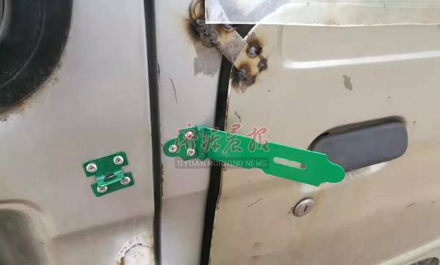 濟(jì)源街頭現(xiàn)“任性”面包車 過往路人大笑不止