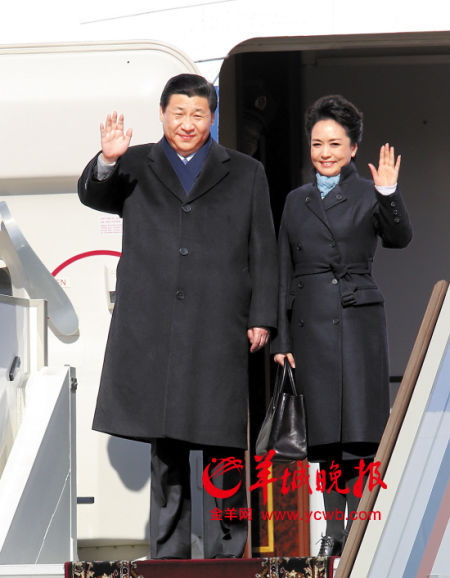 國家主席習(xí)近平首次出訪俄羅斯，夫人彭麗媛陪同。