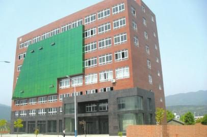 主體已完工的社區(qū)服務(wù)中心。