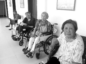 13個(gè)老人中，年齡最大的已經(jīng)99歲