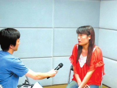 醫(yī)藥代表王慧在接受媒體采訪。記者 袁國禮/攝