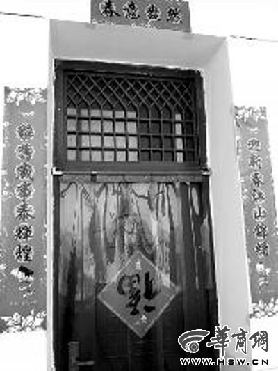 昨日中午，張某辦公室大門緊閉。