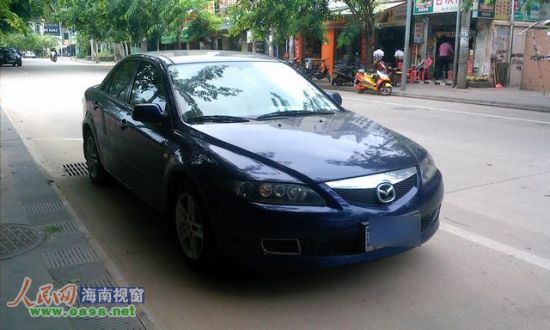 違規(guī)停放在路邊的車輛 違規(guī)停放在路邊的車輛