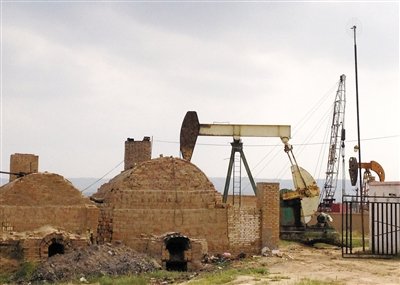 正在作業(yè)的揭蓋井，位于定邊縣紅柳溝鎮(zhèn)紅柳溝村。