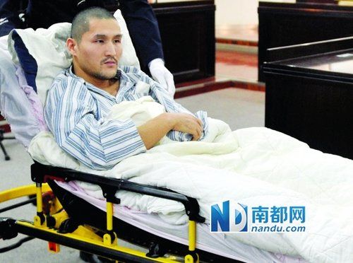 被告人冀中星在法庭上。