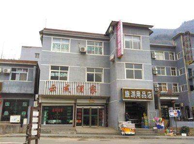 今年，胡萬林涉嫌非法行醫(yī)的地點，就在這座農(nóng)家賓館內(nèi)。