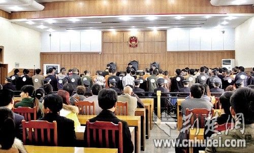 圖為:公審現(xiàn)場 圖為:公審現(xiàn)場