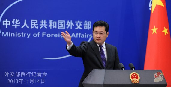 2013年11月14日，外交部發(fā)言人秦剛主持例行記者會(huì)。
