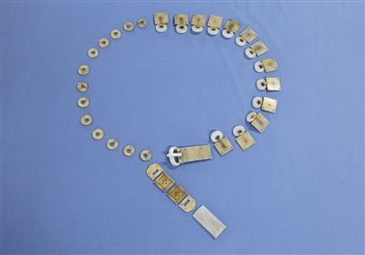 1號墓出土的蹀躞金玉帶。