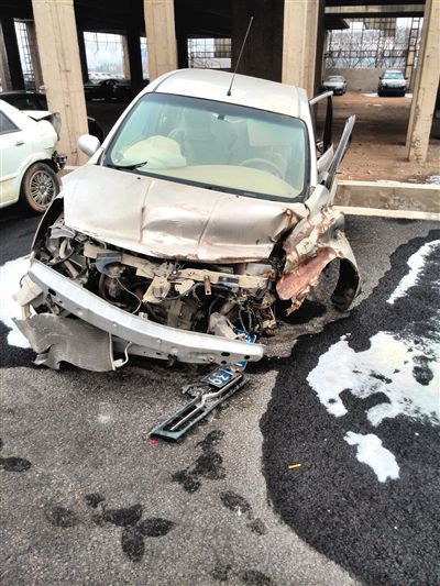 事發(fā)轎車。吳英供圖