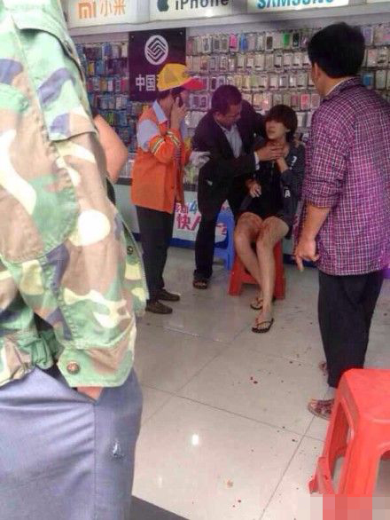 東莞三女子鬧市遭割喉割腹 兇手當(dāng)場(chǎng)被控制