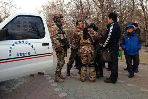 沈陽城管開公車打CS毆打記者 系臨時工已被開除 沈陽城管開公車打CS毆打記者 系臨時工已被開除