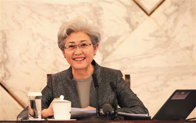 3月4日，十二屆全國(guó)人大三次會(huì)議在人民大會(huì)堂舉行新聞發(fā)布會(huì)，大會(huì)發(fā)言人傅瑩回答中外記者的提問。