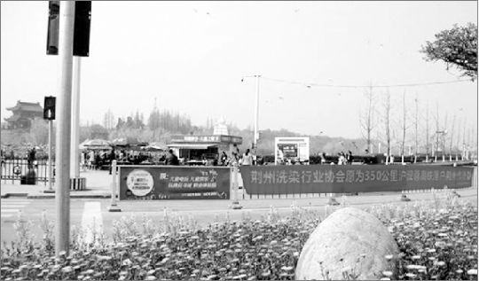 荊州民間組織的倡議活動吸引許多市民關注。