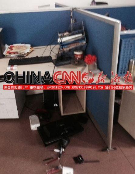 湖南一文聯(lián)主席網上曬詩遭差評 怒砸網站辦公室