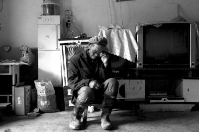 今年73歲的錢智遠(yuǎn)說起女兒錢仁鳳不禁老淚縱橫。