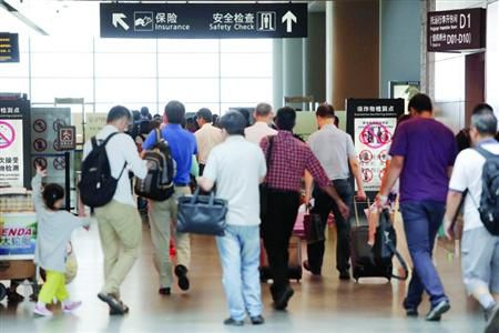 近期乘飛機(jī)應(yīng)留足更多的時(shí)間以免誤機(jī)。/晨報(bào)記者 殷立勤