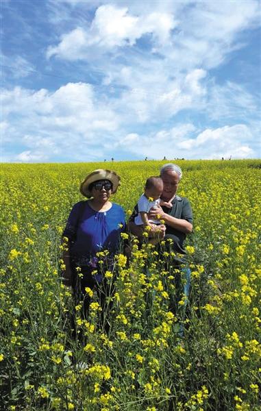 事故之前，老兩口的合影，李春同說，老兩口一輩子很少一起照相。家屬供圖