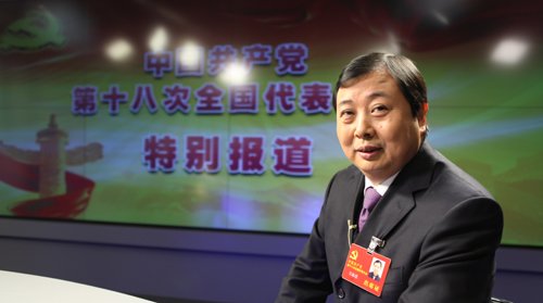 十八大代表，江蘇省江陰市華西村黨委書記、華西集團(tuán)董事長(zhǎng)吳協(xié)恩