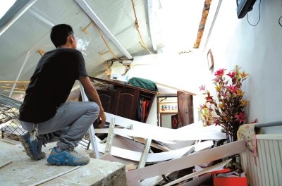 家中成為一片廢墟。記者 趙思衡/攝