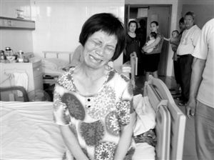 周小姐的母親哭訴：“女兒這一輩子全毀了。”