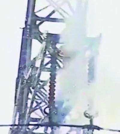 不幸觸電著火。