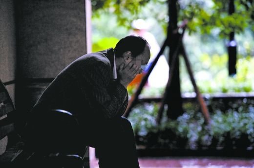 丹丹不能和爸爸進(jìn)行很好的溝通，爸爸傷透了腦筋。